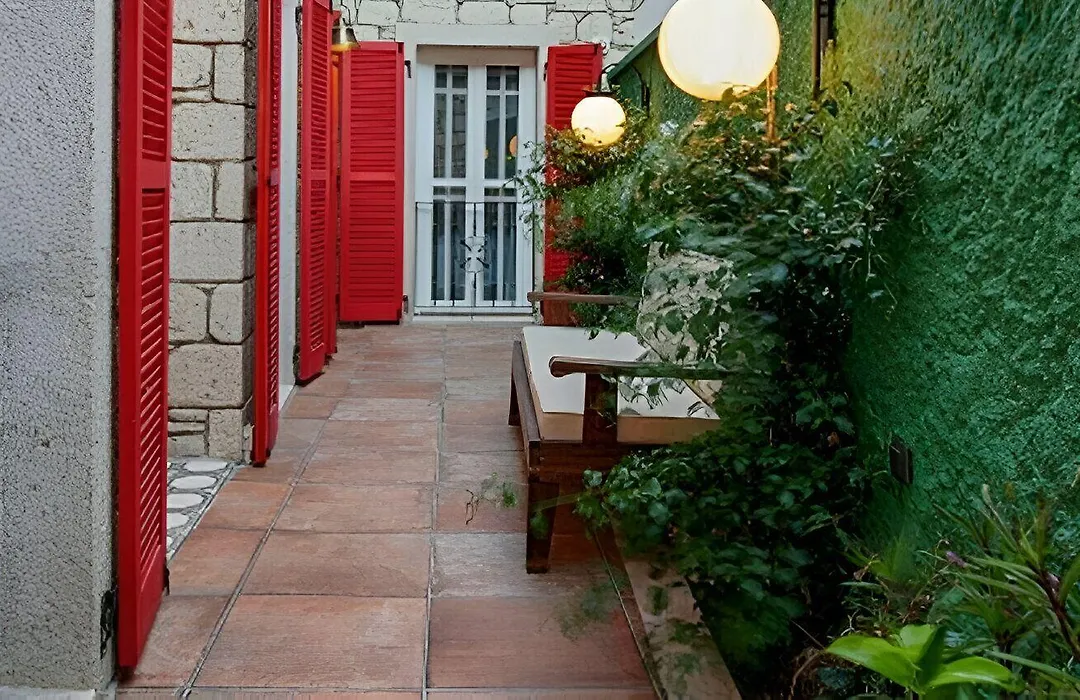 Petite Boutique Hotel-1